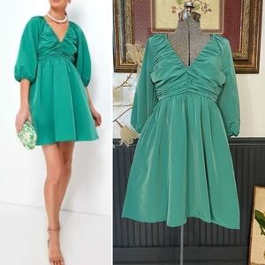Hyacinth House Genevieve Emerald Green Ruched V-Neck Holiday Mini Dress - XS 💛🎀